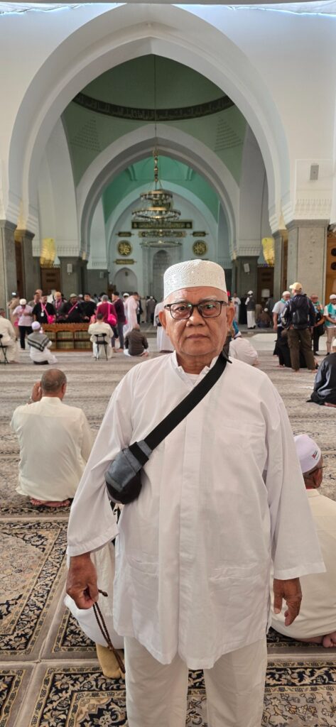 Mengunjungi Masjid Ghamamah