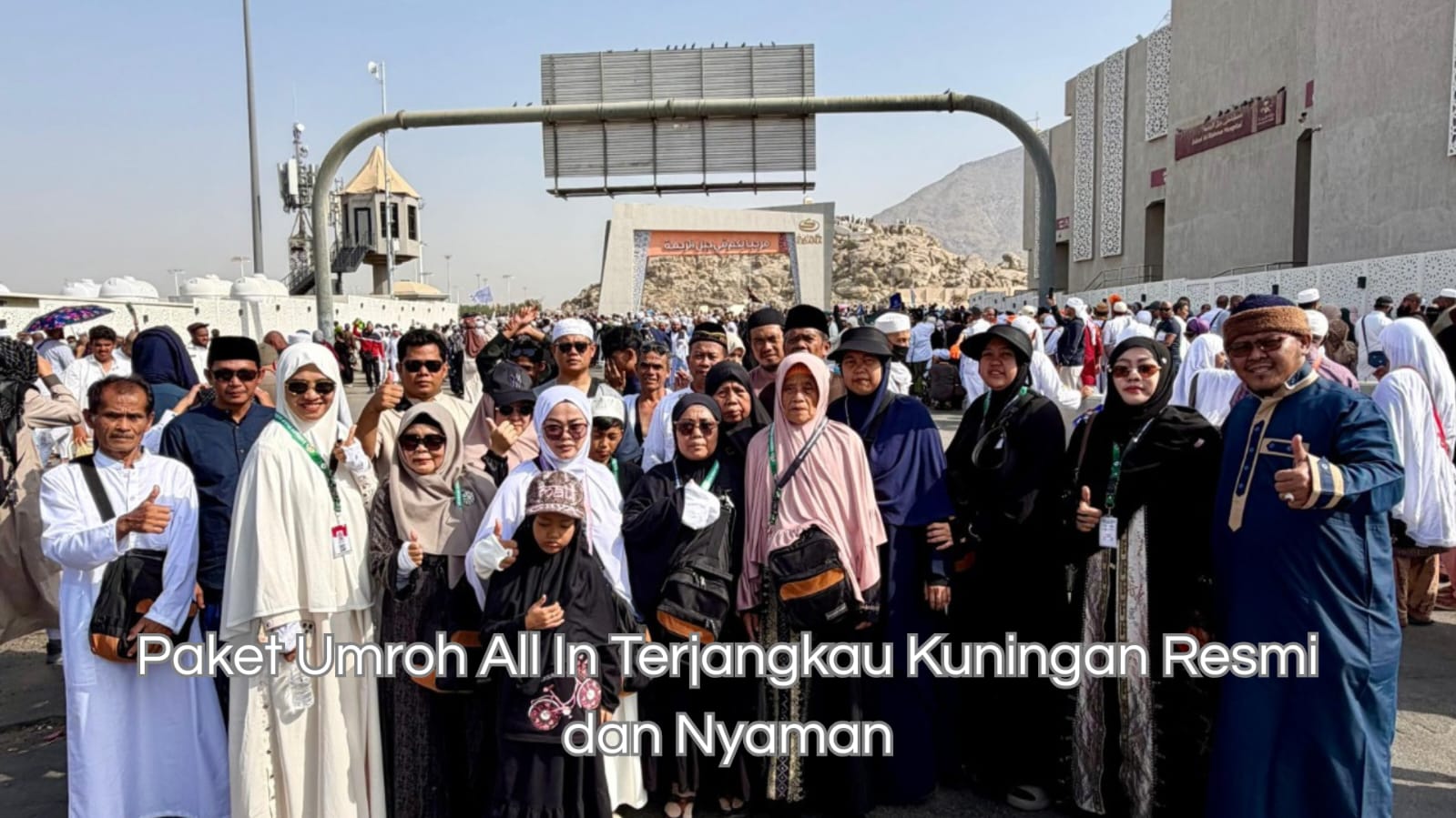 Jemaah berkumpul penuh syukur menggunakan paket umroh all in terjangkau kuningan