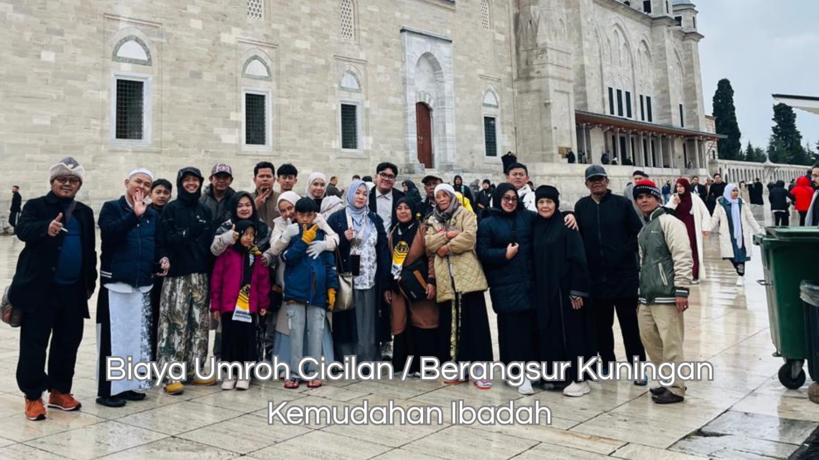 Suasana keberangkan jemaah melalui layanan biaya umroh cicilan / berangsur kuningan