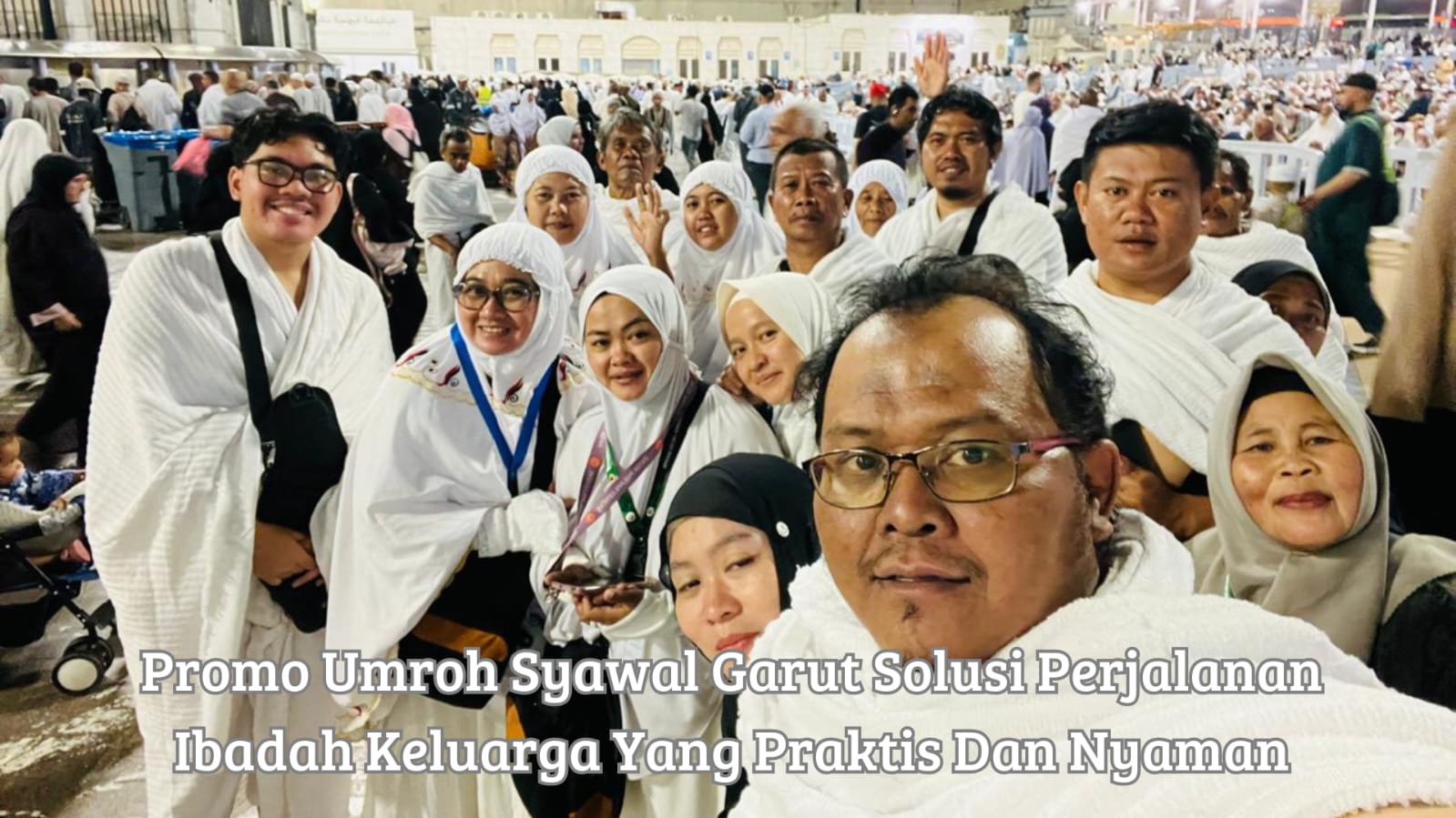 Petugas agen travel Sangkanurip Bersama memberikan penjelasan program promo umroh syawal garut kepada calon jamaah