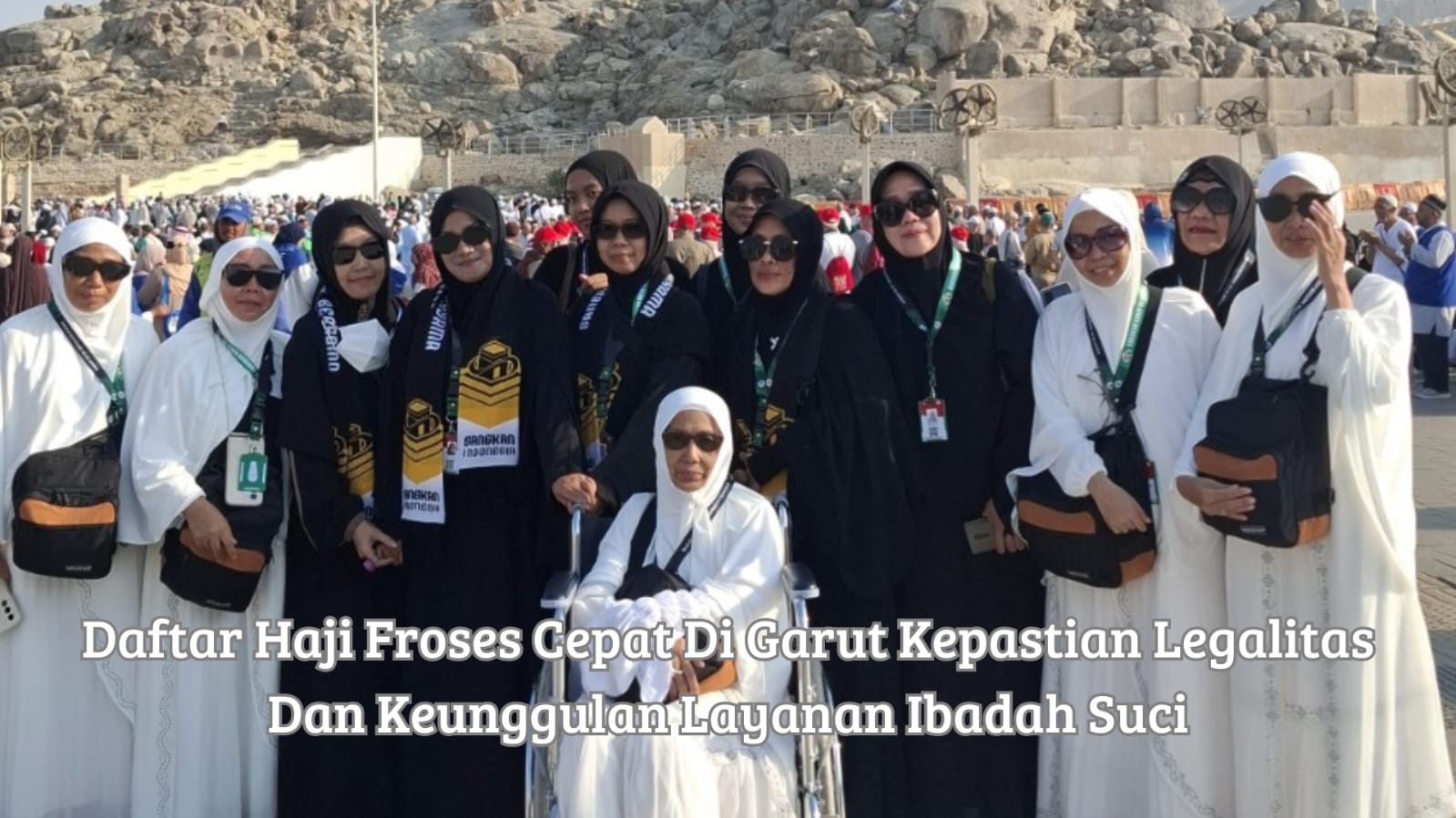 Petugas melayani konsultasi alur daftar haji froses cepat di garut jamaah di kantor Sangkanurip Bersama