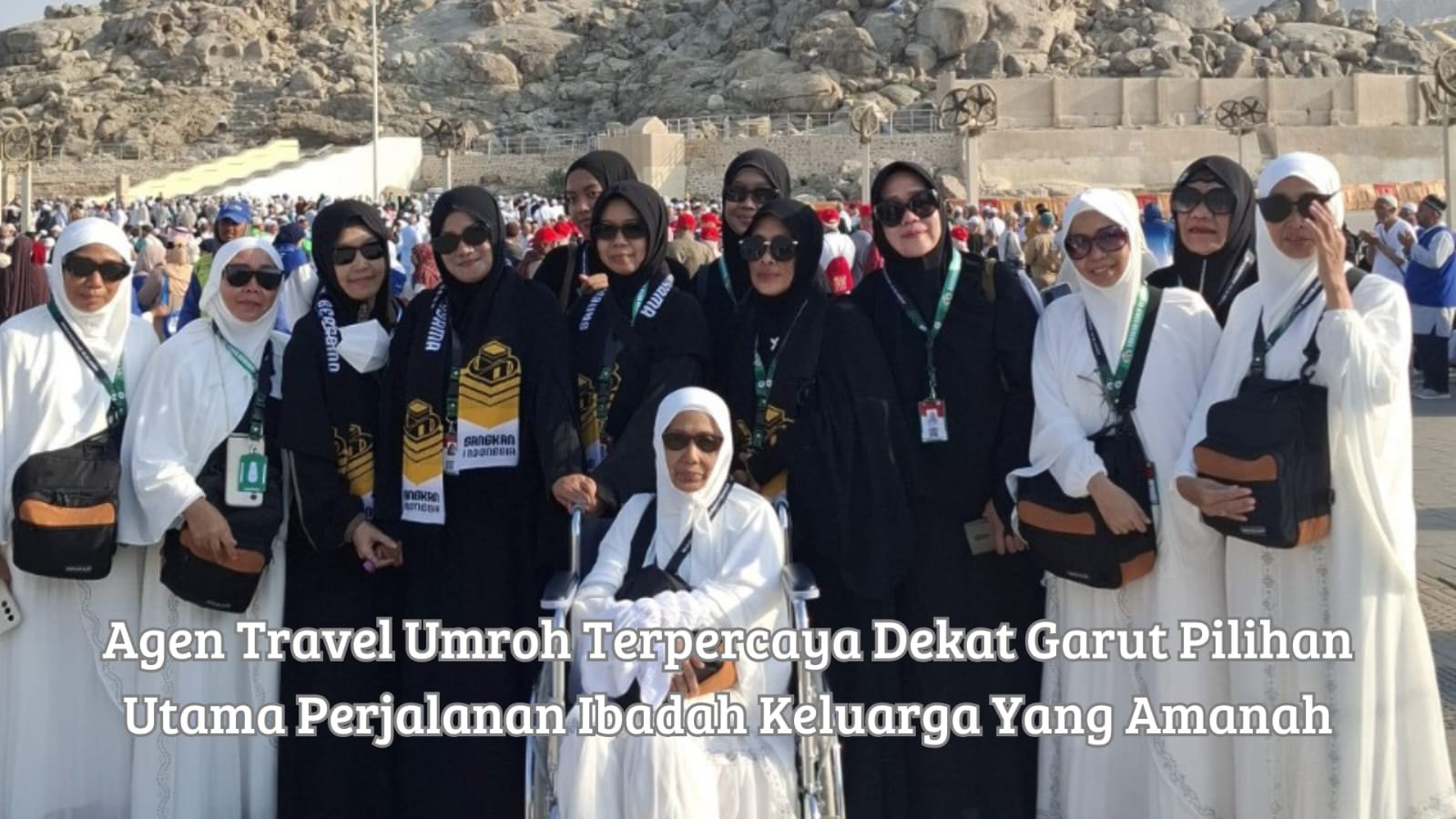 Suasana konsultasi calon jamaah bersama staf agen travel umroh terpercaya dekat garut di kantor Sangkanurip Bersama