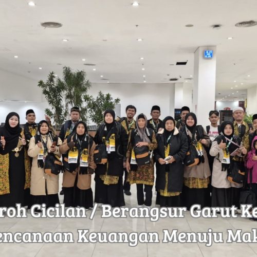 Calon jamaah asal Garut sedang berkonsultasi mengenai akad perencanaan pembiayaan biaya umroh cicilan / berangsur garut