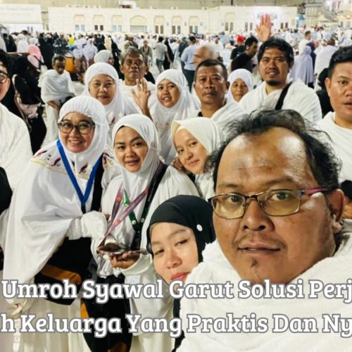Petugas agen travel Sangkanurip Bersama memberikan penjelasan program promo umroh syawal garut kepada calon jamaah